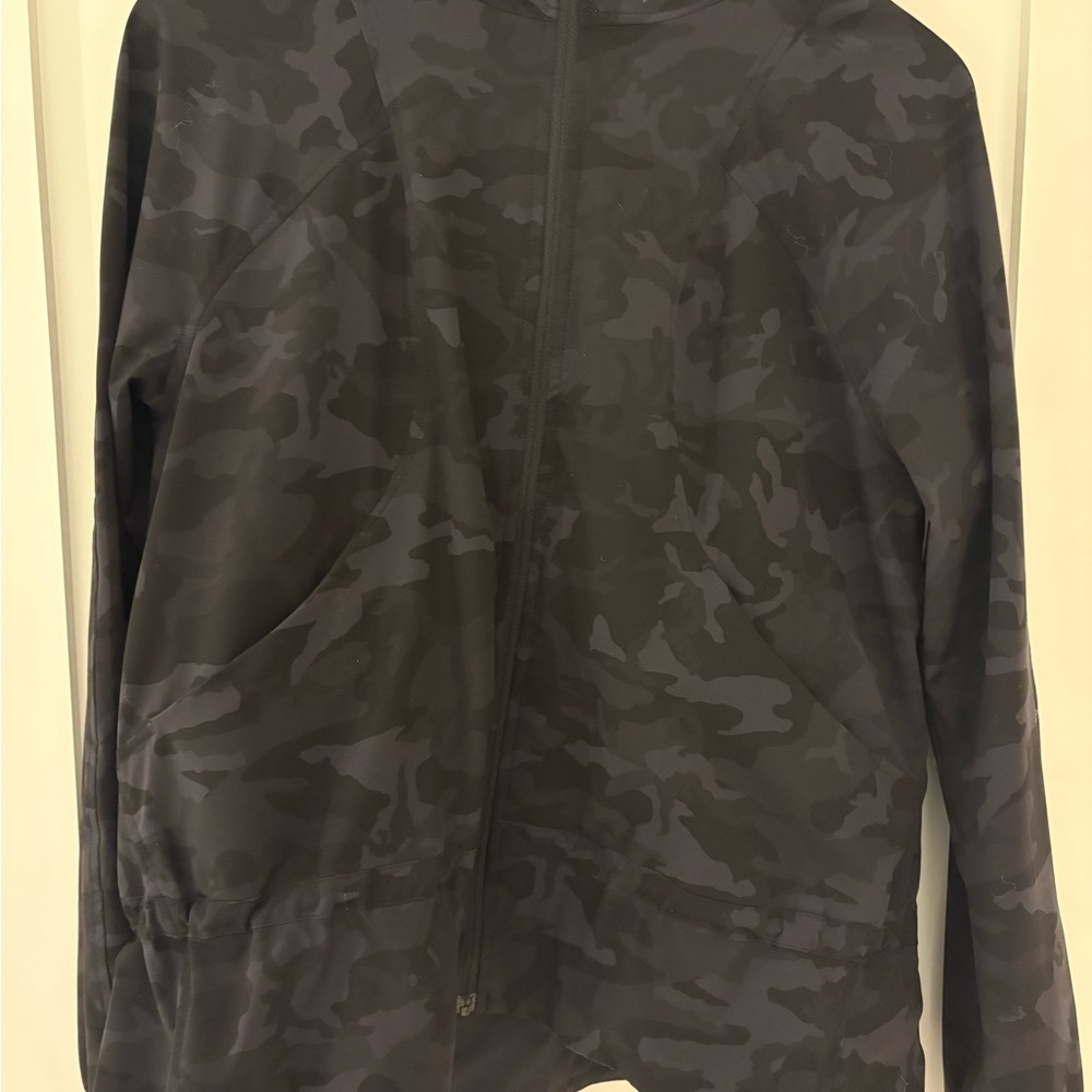 Lululemon Pack it up Jacket, multi Grey Camo Zip-Up Jacket, water repellant.